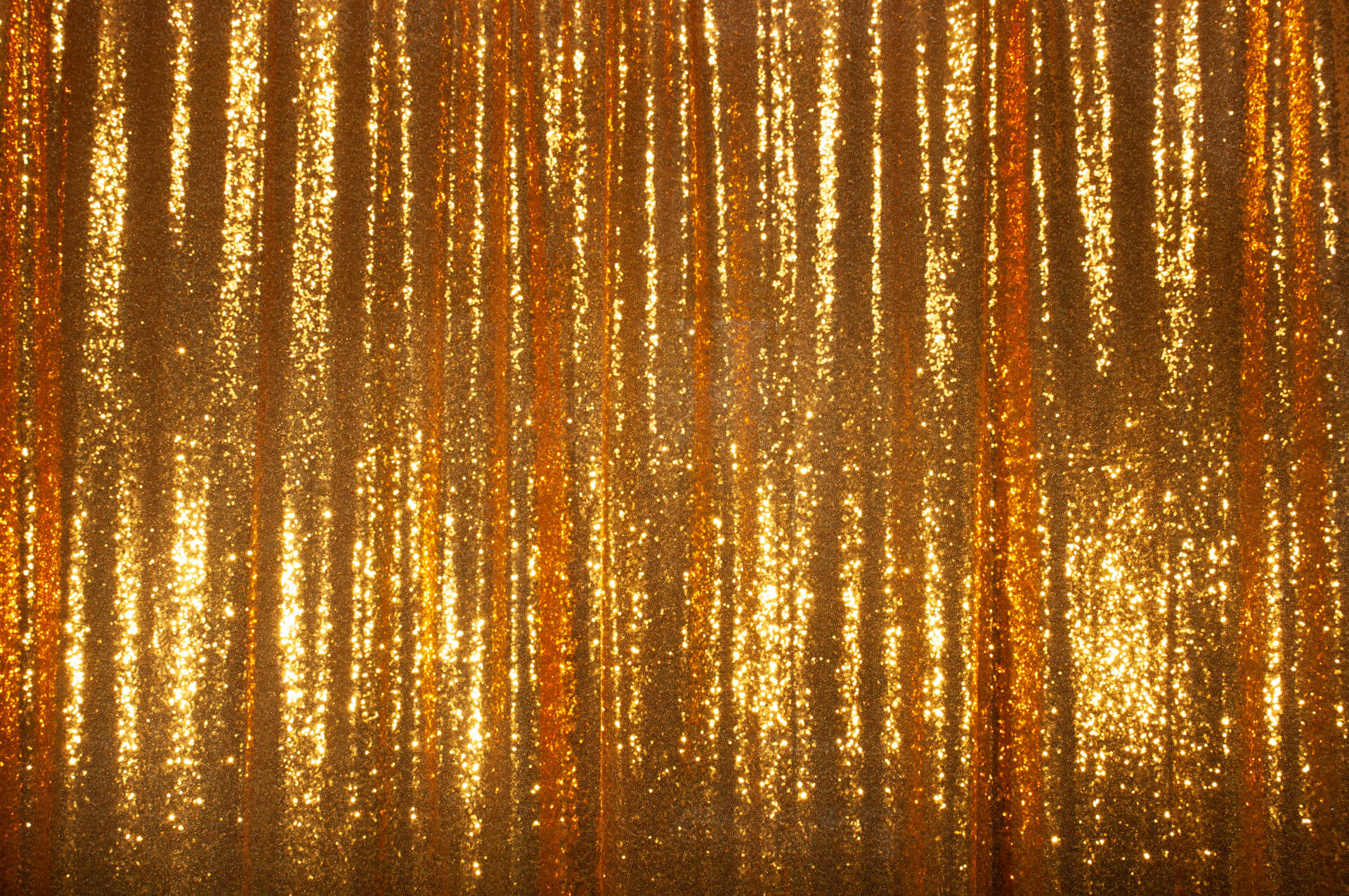 fotobox-halle-hintergrund-pailletten-gold-reflektierend-effekt
